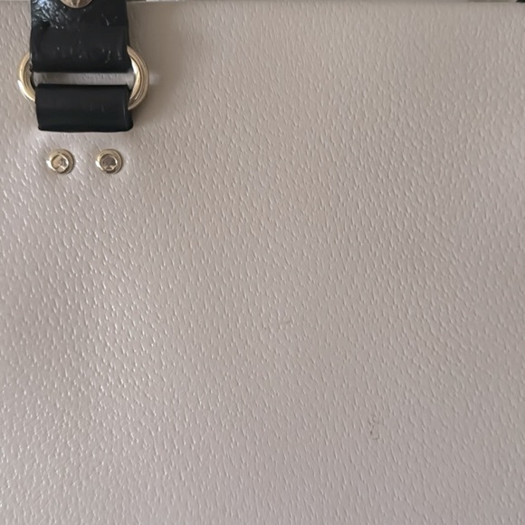 Gently used Kate Spade purse! - Picture 4 of 6